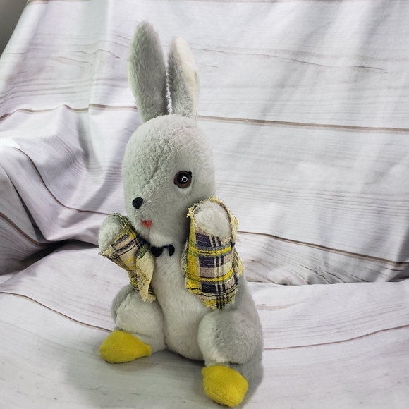 Vintage Douglas Gray Rabbit In Plaid Jacket Plush Stuffed Toy 10 Inch - Picture 1 of 10